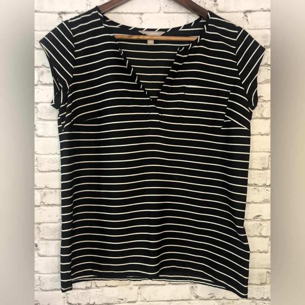 Banana Republic Black White Stripe Shortsleeve V-Neck Blouse Womens Small